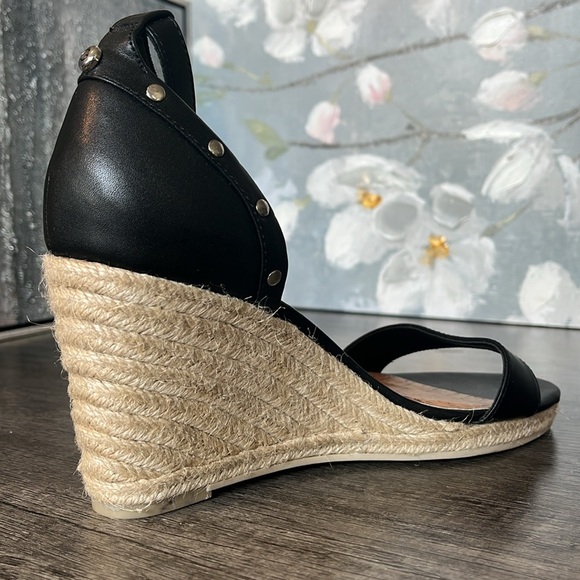 G by Guess open toe wedge, never worn, please refer to picture for size. Black - Picture 12 of 15